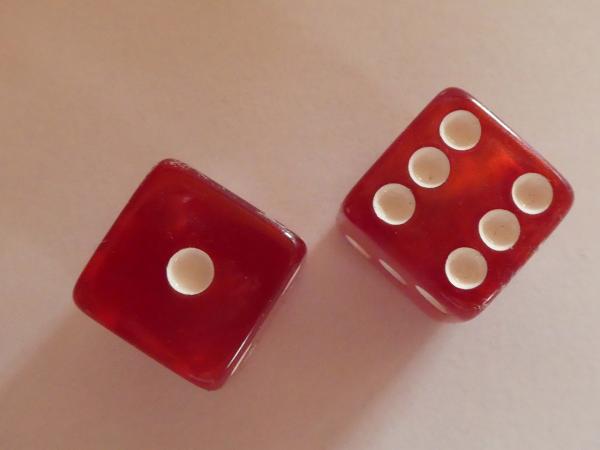 2 Koplow Würfel - 16mm * Marble Standard square rot / weiß