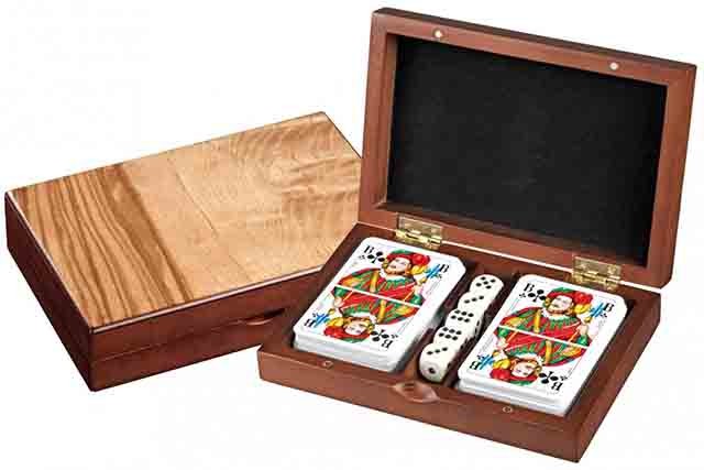 Kartenset Rommé in einer edlen Box mit 5 Würfeln (für Kniffel)